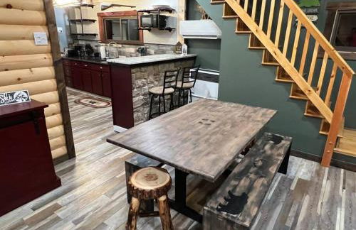 Cubs Den - Hot Tub- Walk to Lake- Fire Pit - Kayaks - Foto 11