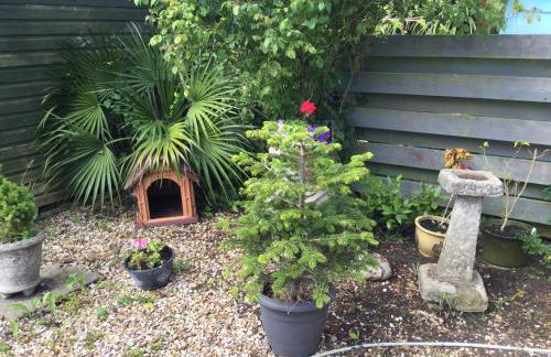 The Seagulls 3 Bedroom House with Parking Weymouth - Photo 12