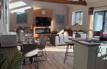 Trendy Barn Conversion Families & Groups Sleeps 8 Fibre WiFi - Photo 2