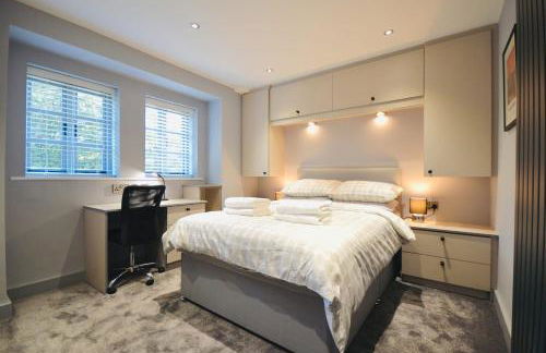 Luxury Two Bed Suite - Walk to Trentham Gardens! - Foto 1