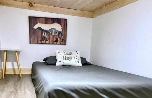 Modern Gem w/Spacious Deck, Swinging bed, Hot Tub - Foto 7