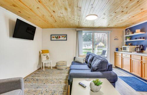 Cozy Wellston Cabin - Walk to Crystal Lake! - Foto 4