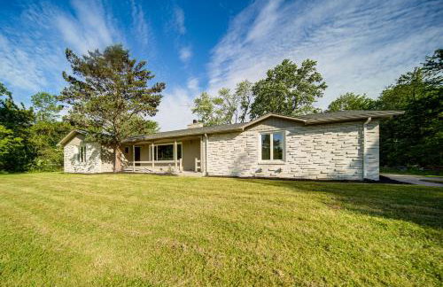 Home < 1 Mi to Lake Erie & Shades Beach Park! - Photo 1