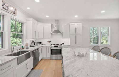 Sprawling Home 1 Mi to Downtown - Foto 7