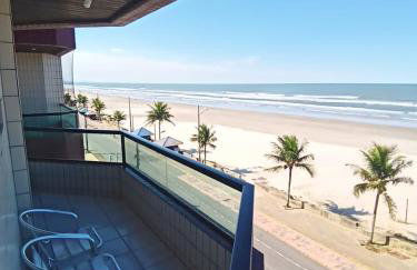 Apartamento pé na areia com sacada e garagem 2 banheiros - Photo 7