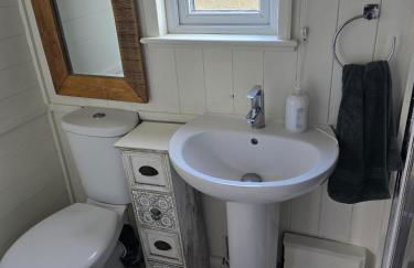 Glamping Hut - Sleeps 2 hot tub & parking - Foto 12