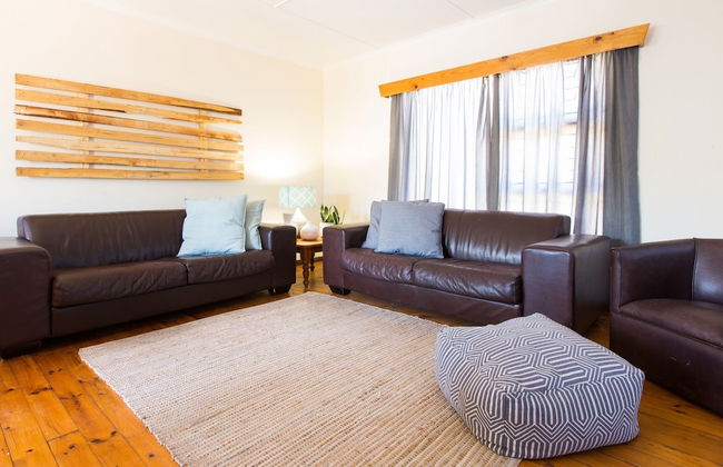 Loddeys Beach House - Photo 2