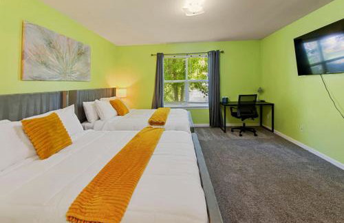 Modern Comfort Loves Park - Stylish 3BR Getaway - Foto 43