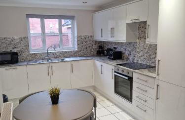 Hereford - Finch House - Modern 4 Bedroom House Located in South Hereford, Dog Friendly With Nearby Countryside, Pool Table, Sleeps up to 10 Guests - Hosted by RENTMYHOUSE - Foto 31