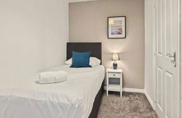 Entire home Sleeps 5 guest 5 mins fromMCR City - Foto 18