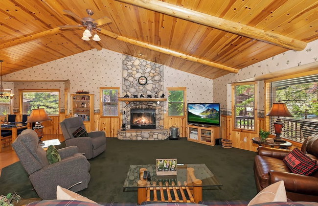 Teakwood Cozy Wood Cabin with Fireplace - Photo 62