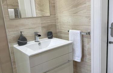 Stylish Leith Residence Tram to Centre & Airport - Foto 8