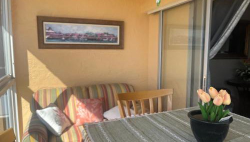 Gorgeous 2 Bedroom Waterfront Condo - Foto 5