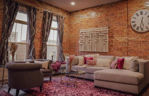 Private Boutique Getaway - Fireplace & Soaking Tub - Downtown Loft - by Cross-Key Vacation Rentals - Photo 1