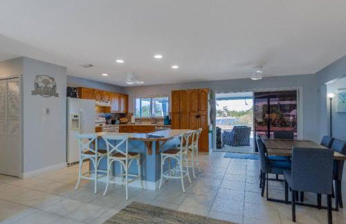 "Canal Dreams" 3 BR2 BA pool home on the canal - Foto 34