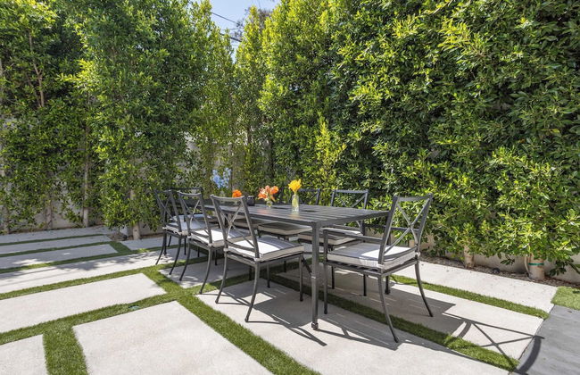 Luxe Weho Villa, Walk to Melrose Ave, Pool + Hot Tub North Vista by Avantstay - Photo 46