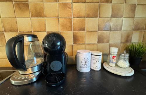 Central Comfort Home with Garden - Foto 12