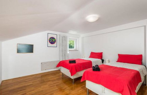 4 Bedroom Gorgeous Home In Jurdani - Photo 46