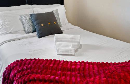 3BR Home 2 Baths Bonus Room, Minutes to NYC - Photo 26