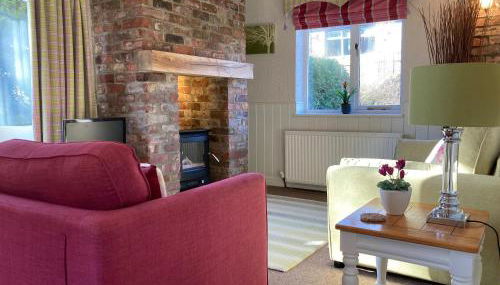 Sleepy Fox Cottage - Photo 2