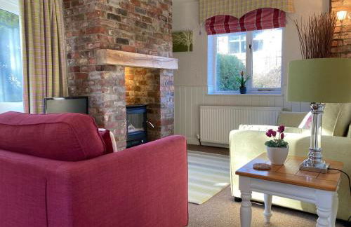 Sleepy Fox Cottage - Photo 2