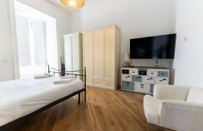 Piazza San Luigi 9 in Naples - Foto 16