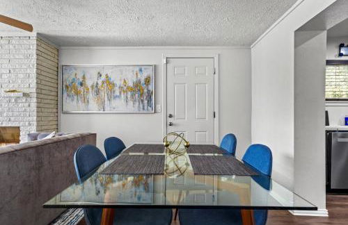 5BR Historic Home 5 min to Downtown Dallas with Large Balcony, 2 Dining Areas, 3 Fireplaces & Soaking Tub - Foto 25