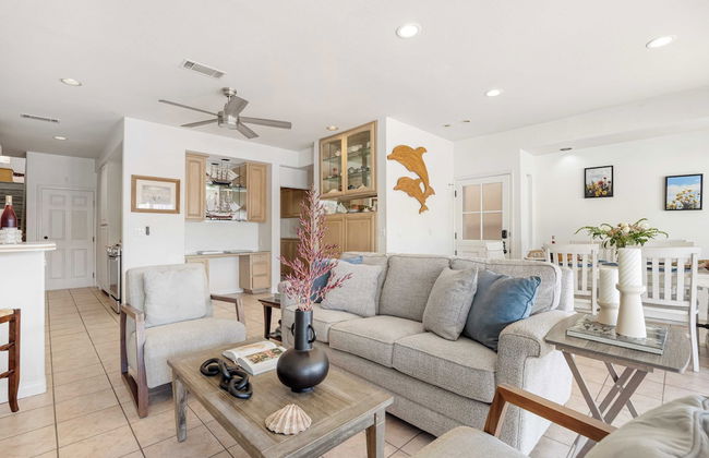 Canalfront Charmer by Avantstay Waterfront w/ Shared Dock + Hot Tub - Foto 7