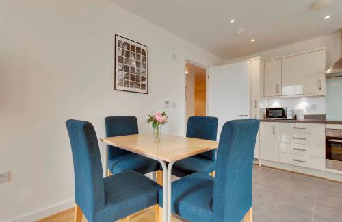 54 Woodpecker Way · Modern apartment near Addenbrookes Free parking Pass the Keys - Foto 17