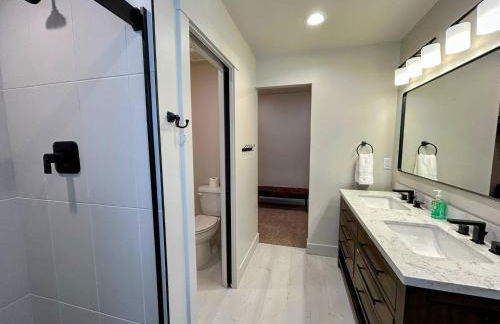 Alpine Escape Luxury Retreat, Hot Tub, Walkable, Mountain Views, 3 King Beds - Foto 26