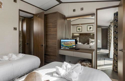 Peaceful Lake Retreat - Fishing Lakes, Heated Outdoor Swimming Pool 500yrds on Sister Park , Pool Open April to September - Foto 2