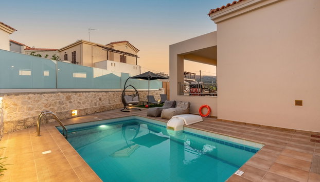 Family Villa Ismini with Private Pool & Stunning Views, near Rethymno and the Beach - Foto 2, Imagem principal