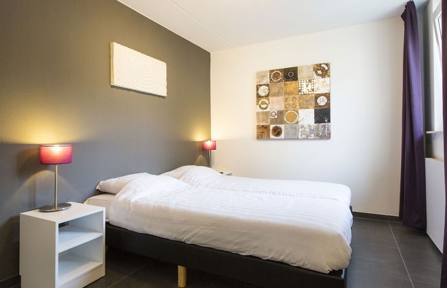 High-end Villa Nestled in Greenery - Photo 3