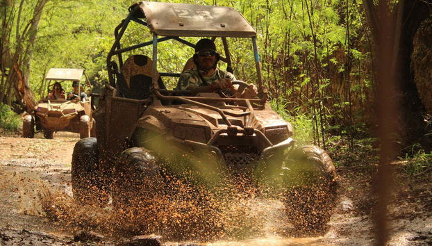 Tour en buggy por Kapolei - Foto 3, Disfrutando del pilotaje del buggy