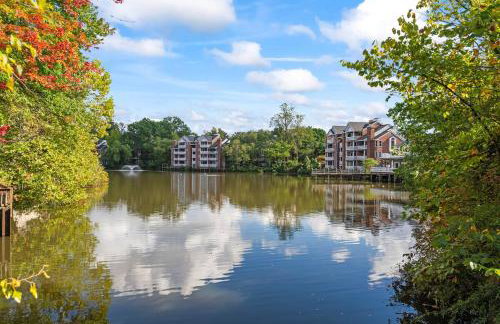 Lakeside Stay Metro, INOVA, Dining & Shops Nearby! - Foto 29
