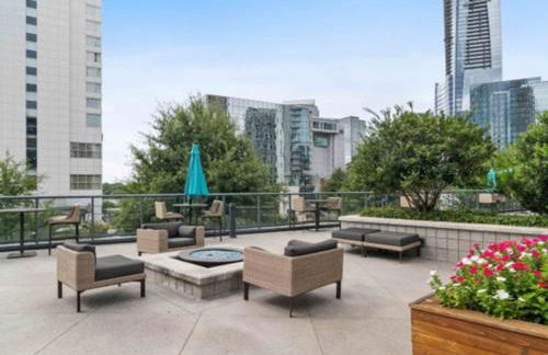 Buckhead High-Rise Retreat with Pool & Balcony - Foto 38