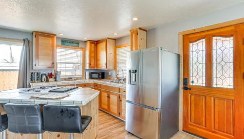 Less Than 1 Mi to Lake Almanor Home with Furnished Decks! - Foto 5