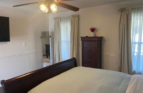Lrge 5 BR 9 Beds Near DC-Pool, Hot Tub, Gym, Game Rm, Fire Pit - Foto 38