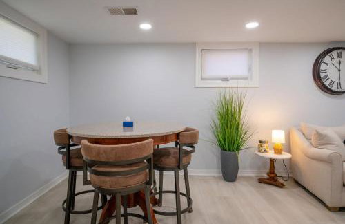 3Bed 2Bath Luxury Lake House on Myers Bay Private Pier Beach Firepit and Deck - Foto 42