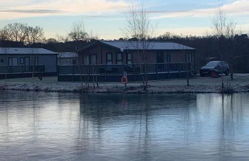Bay Tree Lodge: Lakeside lodge w/hot tub & cinema surround sound - Foto 22