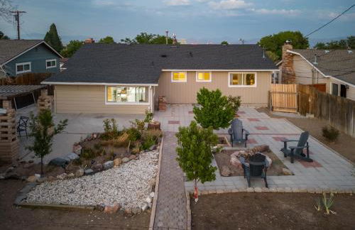 MtnCity Views 4BR Firepit FamilyRetreat NearUNR - Foto 40