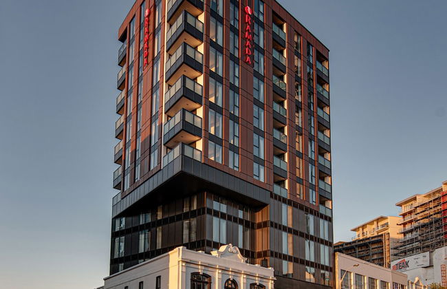 Ramada Suites By Wyndham Victoria Street West - Photo 54