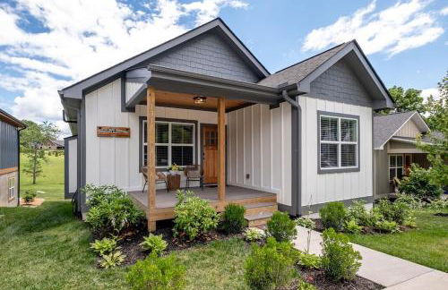 Walkable Downtown 5BR - Hot Tub and Resort Access - Foto 3