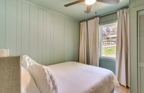 Walk to White Lake Family Home with Deck and BBQ - Foto 16