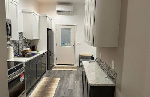 Modern Furnished Retreat - Photo 4