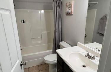 Kid-Friendly Townhouse Near Lake & Sports Complex - Foto 14