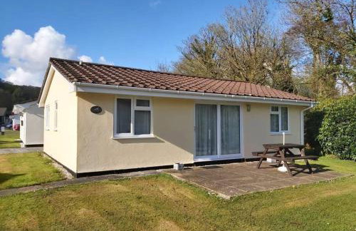 Light and bright 3 bedroom bungalow in Cornwall - Photo 1