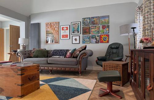 Historic Hampshire Cottage with Private Putting Green - Photo 13