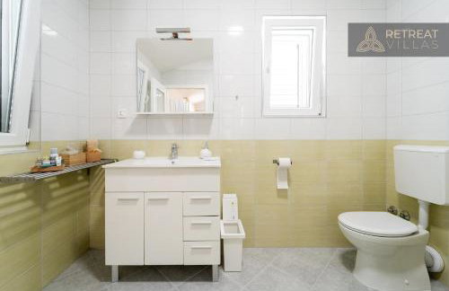 Villa Eleona with private pool and garden - Photo 46