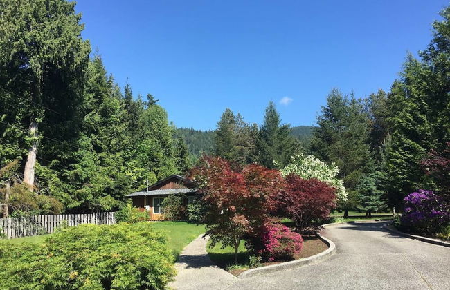 B - Sechelt Private Coastal Home - Photo 15